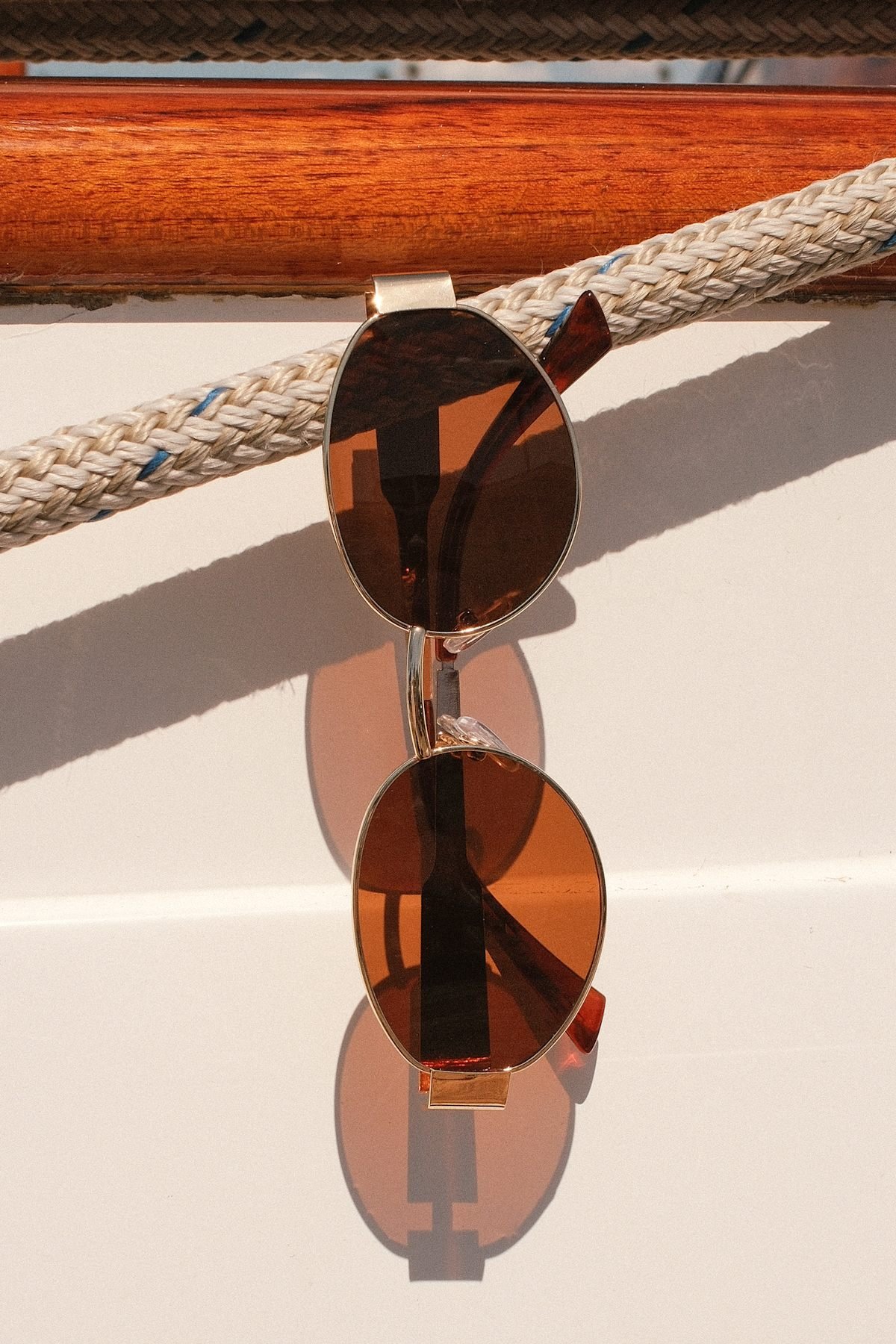 Trendsetting Take Gold and Brown Oval Sunglasses - Image 3